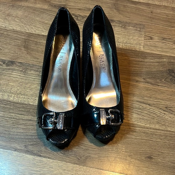 White House Black Market Carrieann Size 8 - Picture 2 of 12